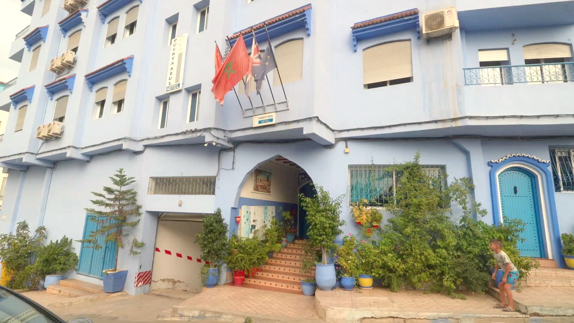 Chefchaouen Puerta Azul: Vernacular Architecture & Hotel Operations