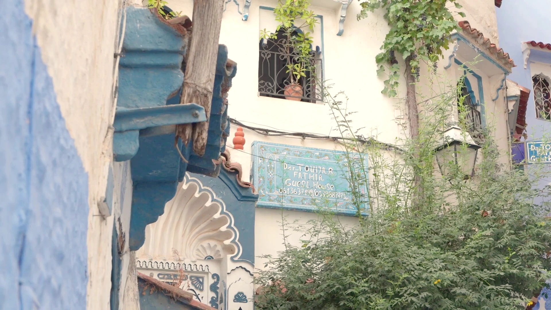 Chefchaouen Dar Architecture: Traditional Tiling & Guest House Identity