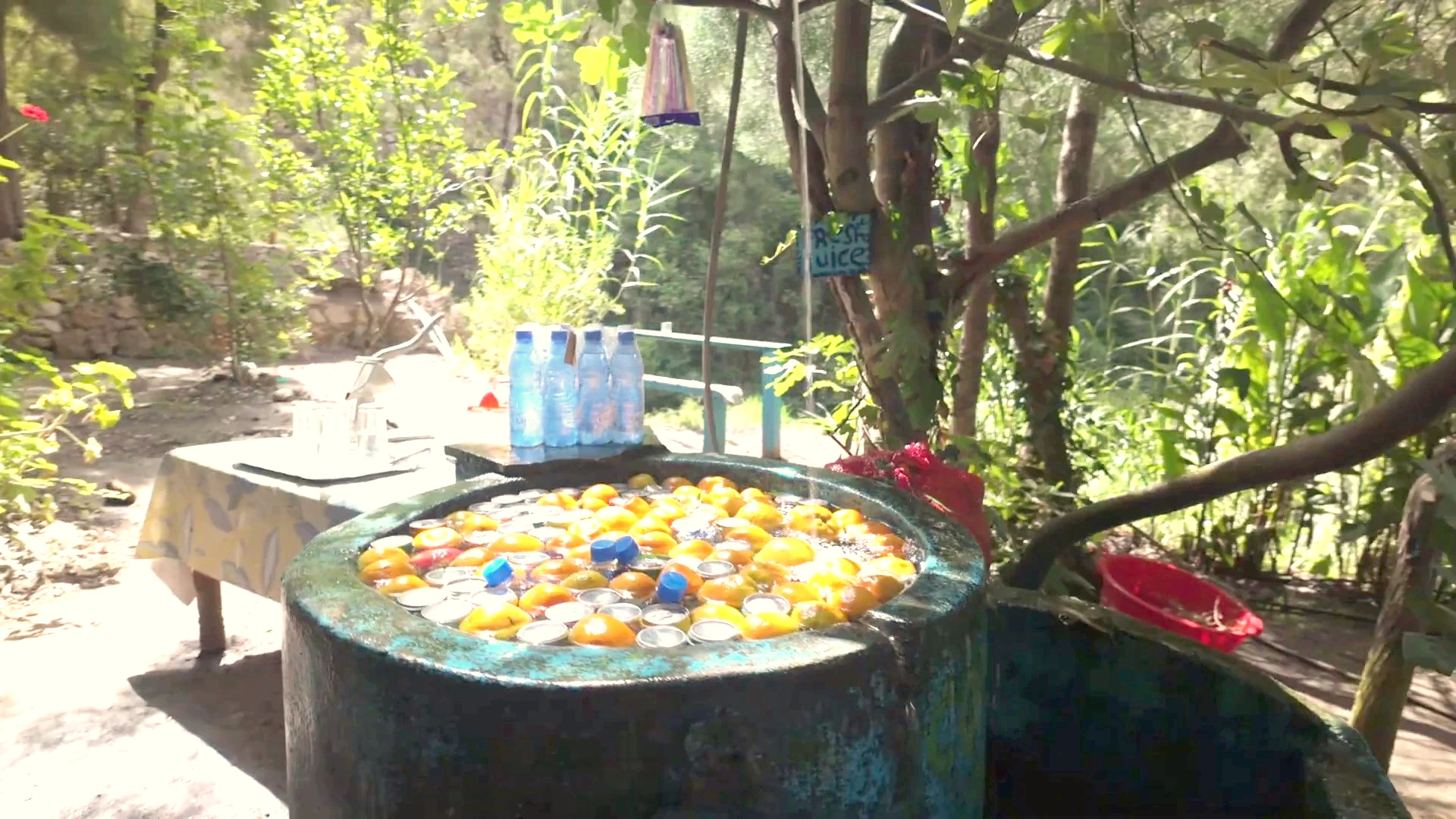 Akchour Valley Riverside Juice Stand: Natural Cooling System